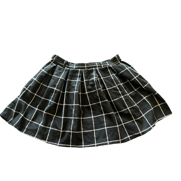 Hott Topic Black and White Plaid Pleated Mini Skirt Size Large - Picture 6 of 7